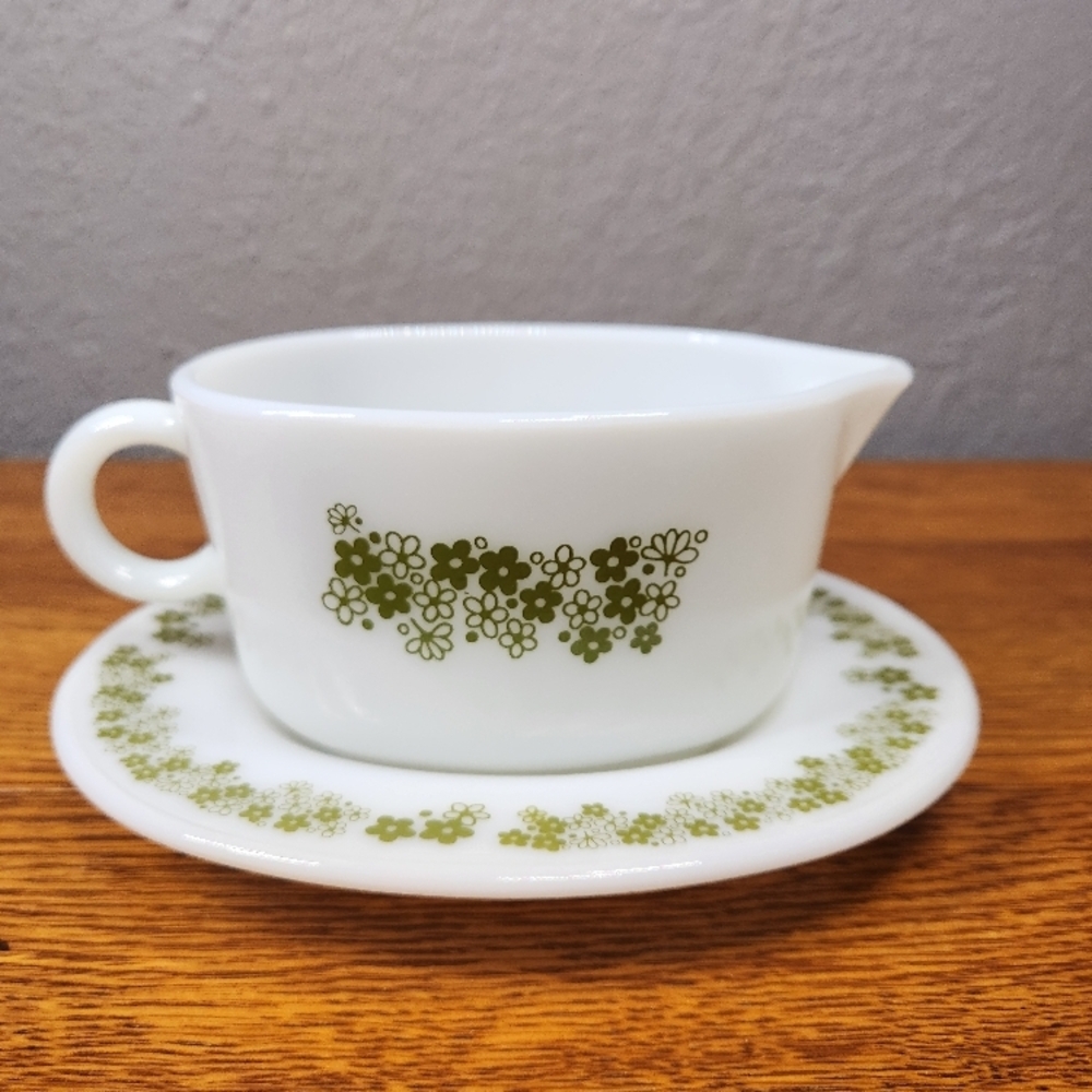 Pyrex Crazy Daisy Gravy Boat Set